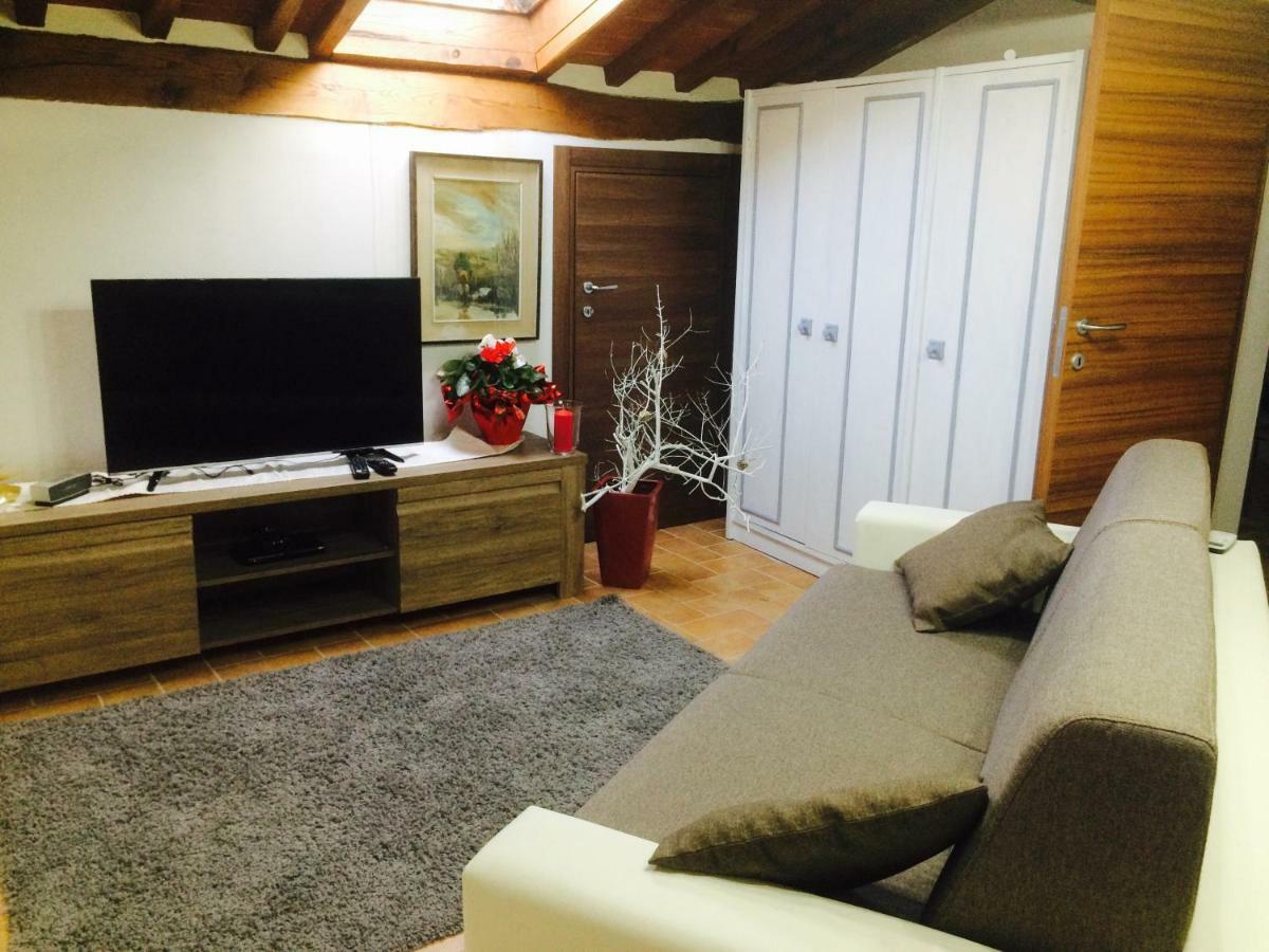 Ferienwohnung Mansarda Degli Ulivi Rigomagno Exterior foto